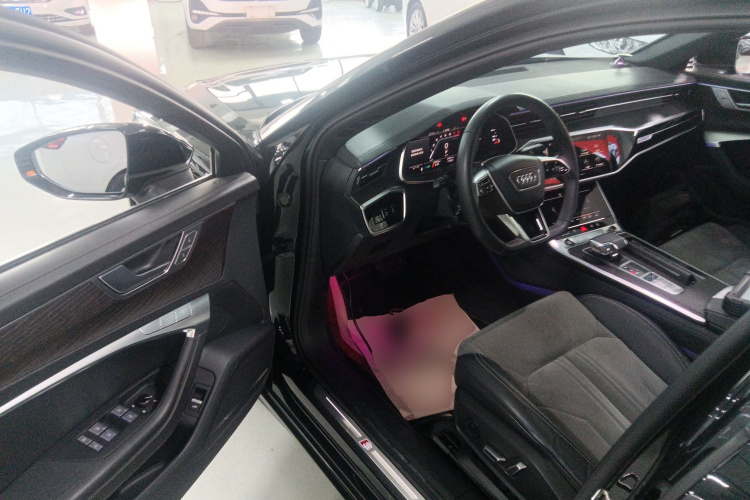 奥迪A6L 2023款 改款 45 TFSI quattro 尊享动感型中控内饰20