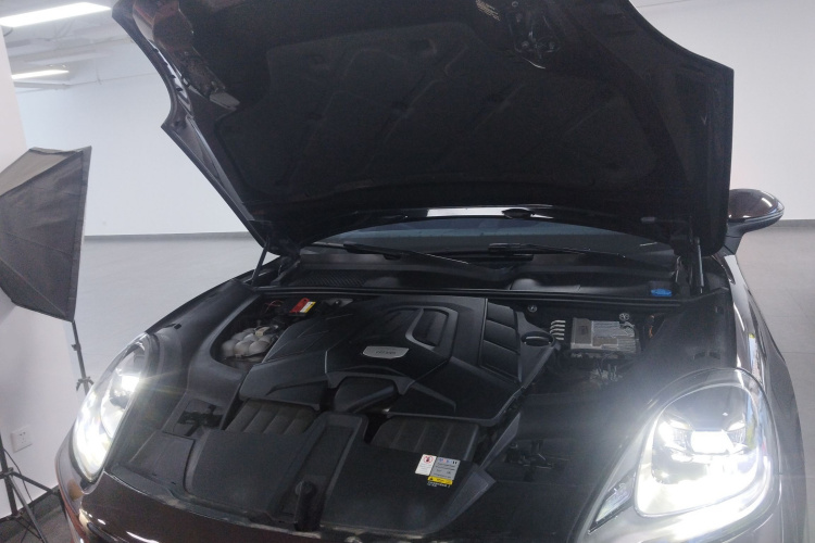 保时捷 2019款 Cayenne 3.0T机舱底盘24