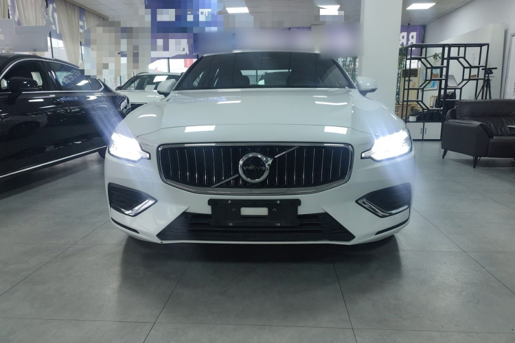 沃尔沃S60 2024款 B4 智远豪华版车身外观2