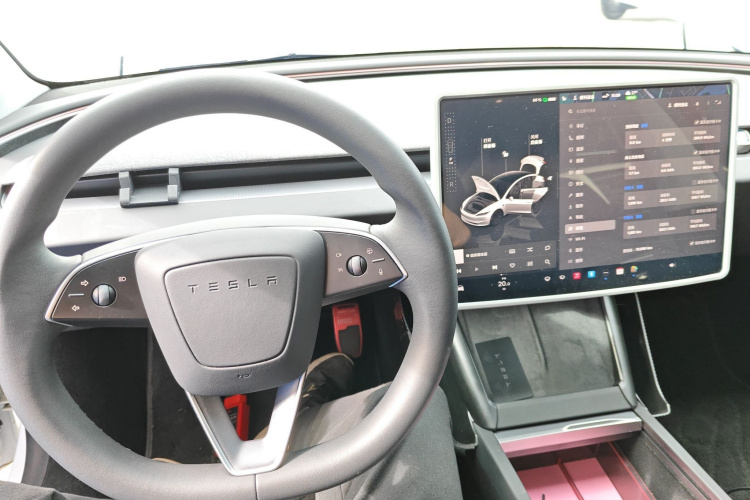 特斯拉 Model 3 2023款 长续航全轮驱动版中控内饰7002