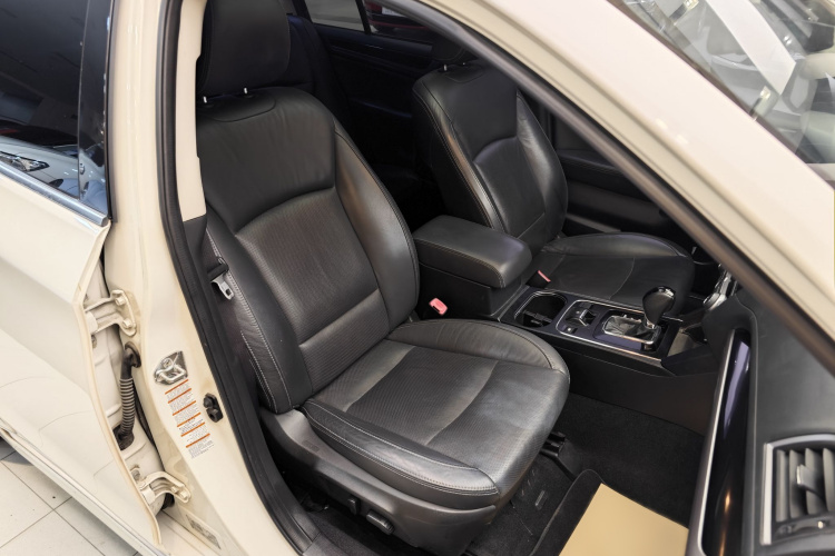 斯巴鲁 力狮 2016款 2.5i 全驱荣耀版中控内饰7001