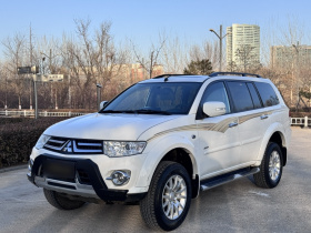 三菱 帕杰罗·劲畅 2013款 3.0L 自动两驱豪华版