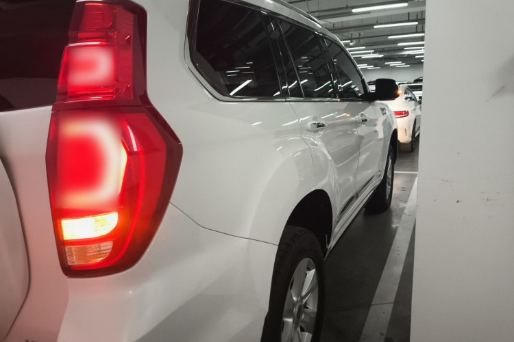 哈弗H9 2017款 2.0T 汽油四驱尊享型 5座车身外观9