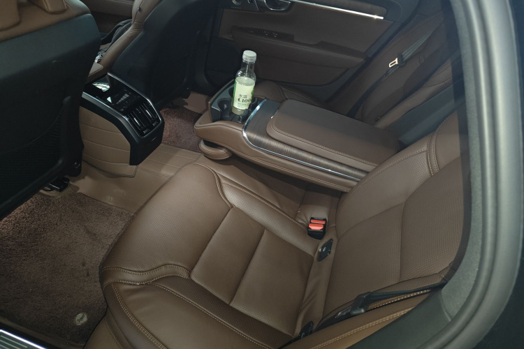 沃尔沃S90 2023款 B5 智雅豪华版中控内饰7004