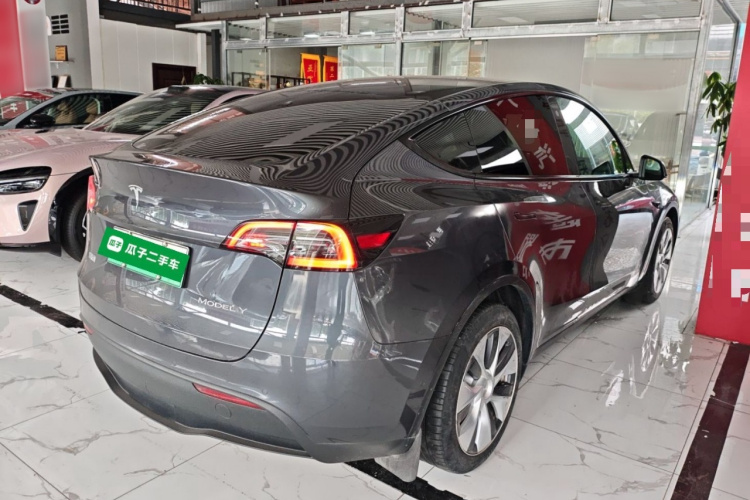 特斯拉 Model Y 2022款 长续航全轮驱动版车身外观7