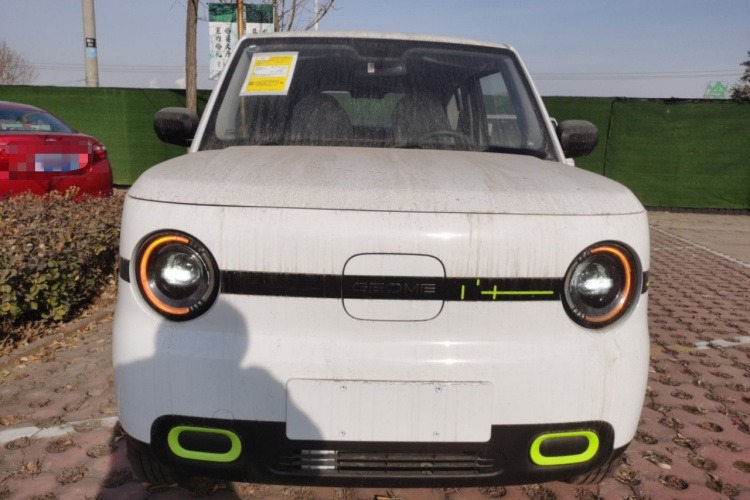 吉利银河 熊猫 2025款 210km 元气熊车身外观2