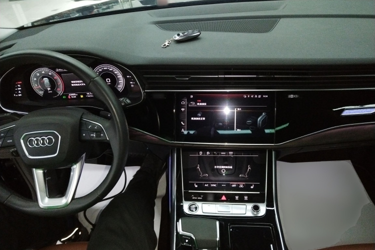 奥迪Q8 2021款 55 TFSI 豪华动感型中控内饰12