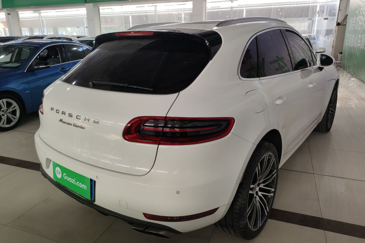 保时捷 2017款  Macan Turbo 3.6T车身外观7