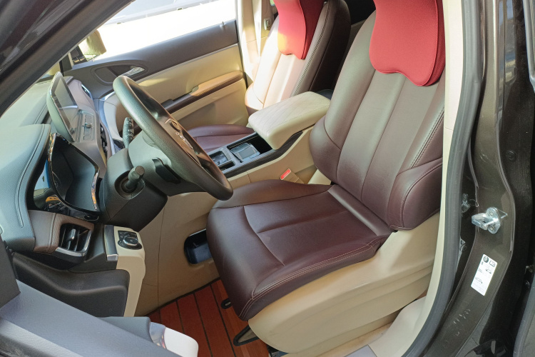 别克GL8 2021款 陆上公务舱 652T 舒适型局部细节19