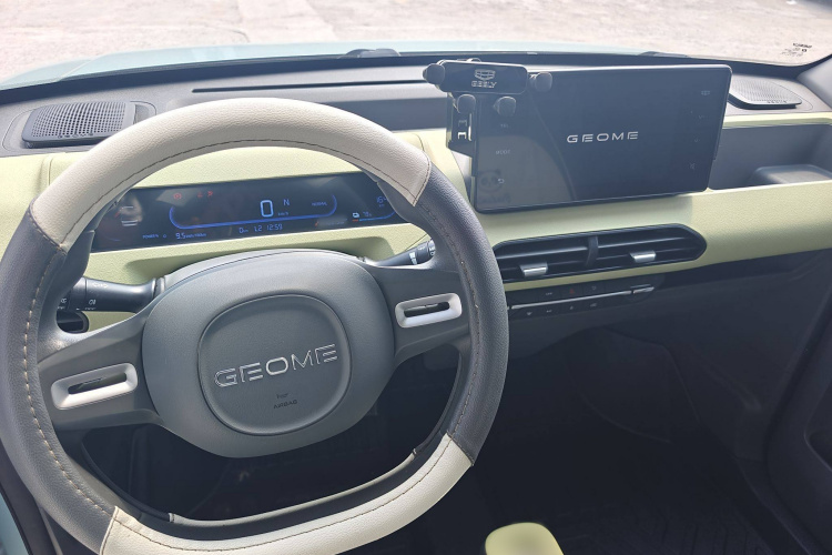 吉利汽车 2023款 熊猫mini 200km 耐力熊中控内饰7005