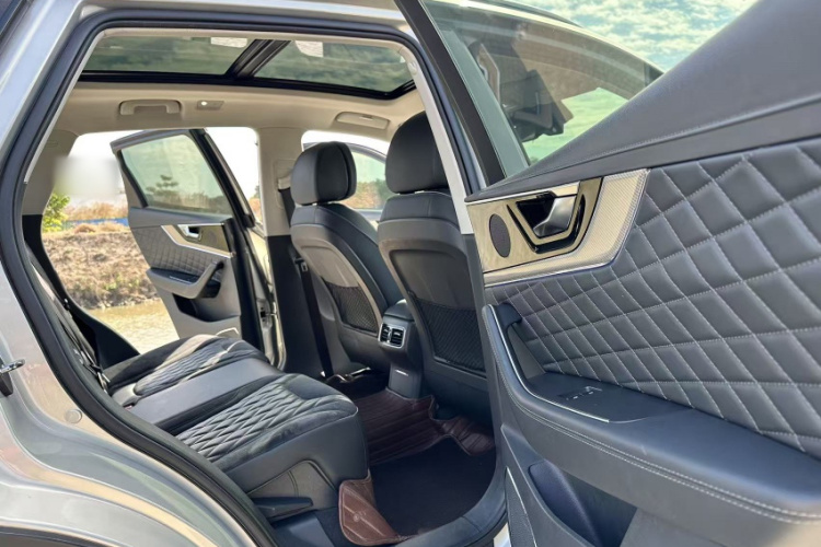 红旗HS5 2019款 2.0T 智联旗享版中控内饰7012