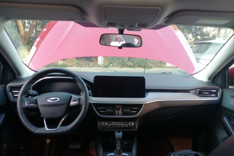 福特 福克斯 2022款 三厢 EcoBoost 180 自动竞速版中控内饰7002