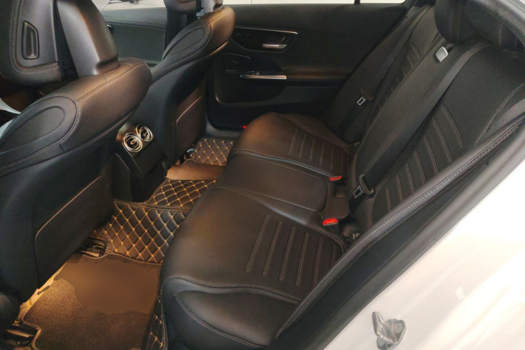 奔驰C级 2023款 C 260 L 运动版中控内饰21