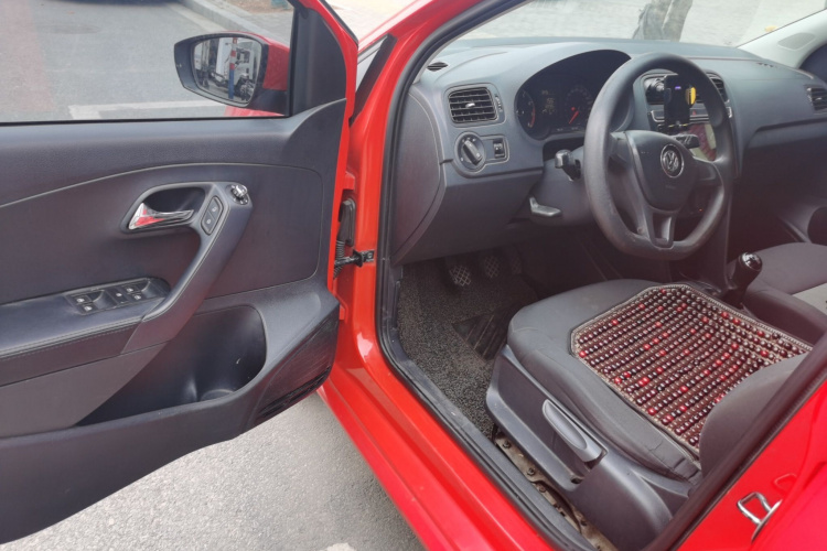 大众 Polo 2014款 1.4L 手动风尚版中控内饰20