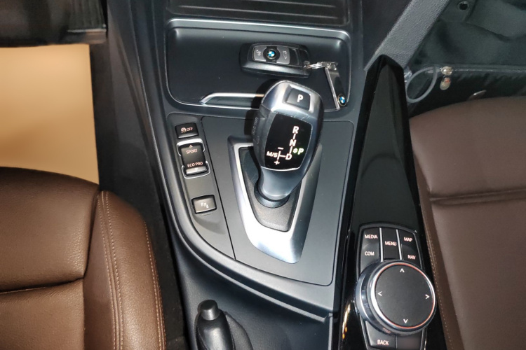 宝马3系 2019款 320Li 时尚型局部细节18