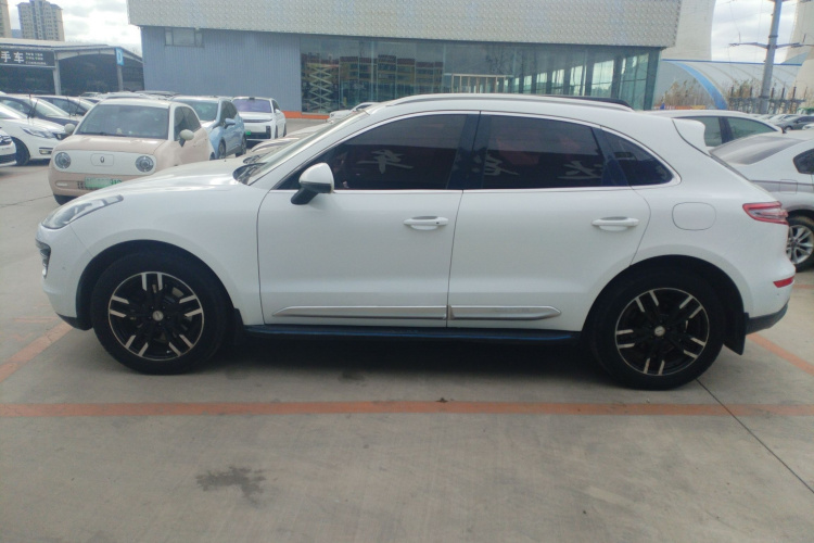 众泰SR9 2017款 2.0T 自动极致之梦版车身外观4