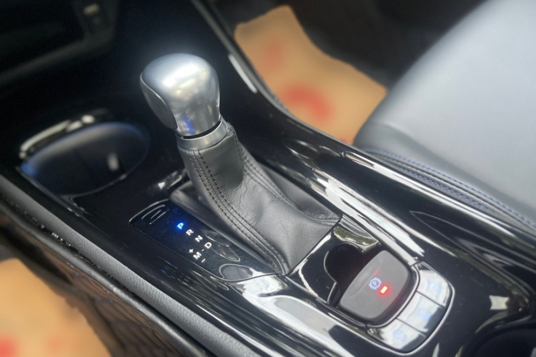 丰田C-HR 2020款 2.0L 领先版中控内饰7001