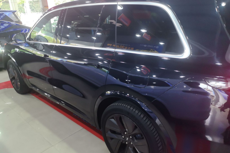 理想汽车 理想L9 2022款 Max车身外观4