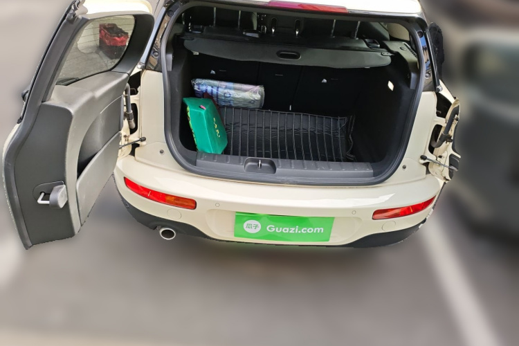 MINI Clubman 2022款 1.5T ONE中控内饰23