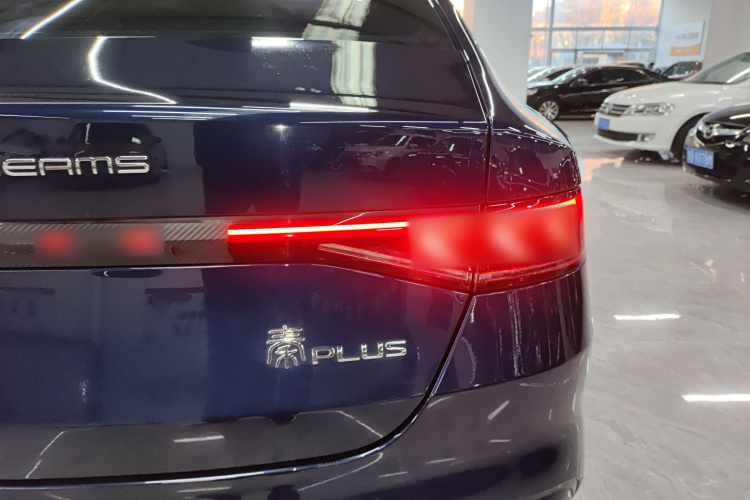 比亚迪 秦PLUS 2023款 冠军版 DM-i 55KM领先型车身外观9