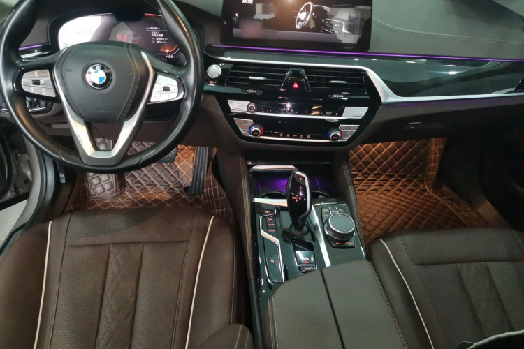 宝马5系 2022款 改款二 525Li 豪华套装中控内饰7002