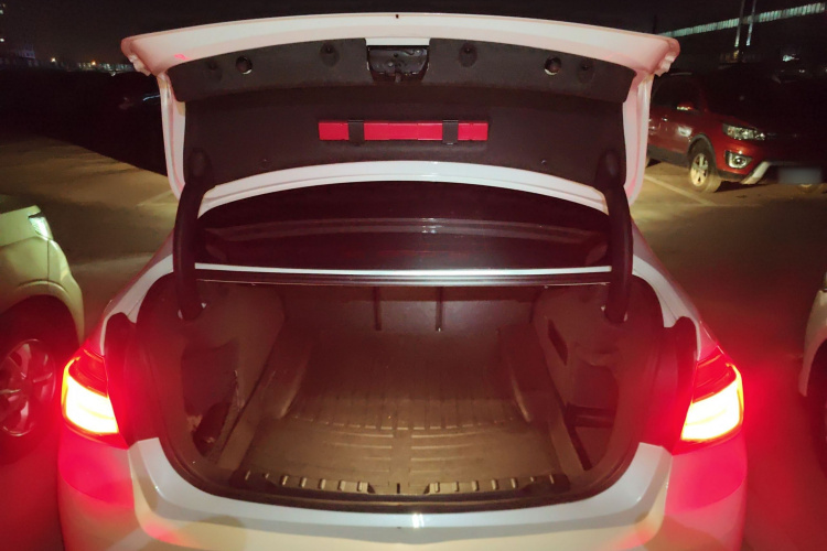 宝马3系 2016款 320Li 时尚型机舱底盘23