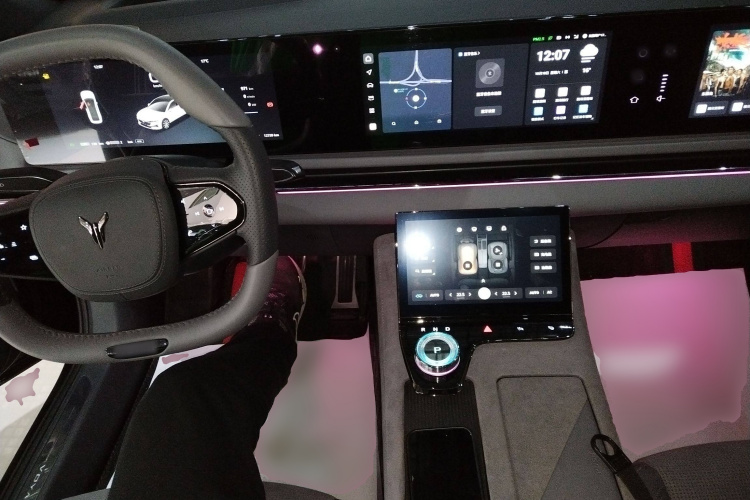 岚图汽车 岚图追光 2024款 PHEV 四驱超长续航行政版中控内饰7002