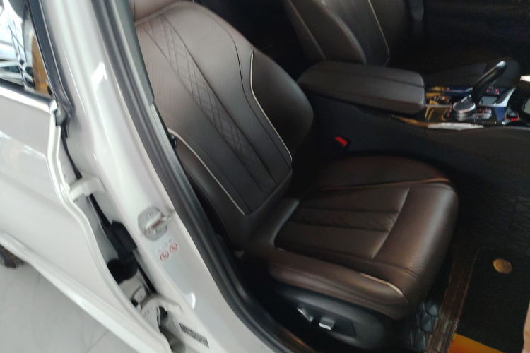 宝马5系 2022款 改款 525Li M运动套装中控内饰41