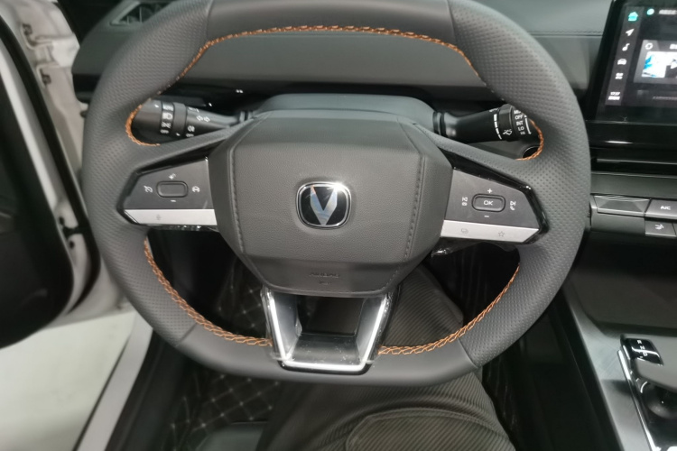 长安UNI-V 智电iDD 2023款  智电iDD 1.5T 113km智趣型（飞快版）中控内饰13