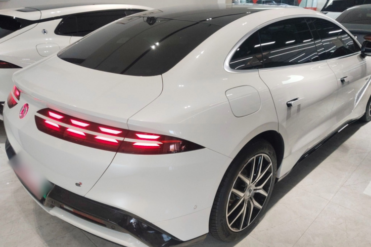 腾势Z9 2024款 1100km 四驱Max版车身外观7