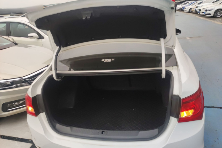 别克 英朗 2016款 15N 自动豪华型机舱底盘23