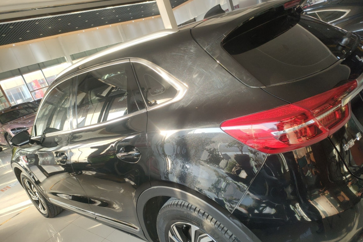 红旗HS5 2022款 改款 2.0T 智联旗享版车身外观4