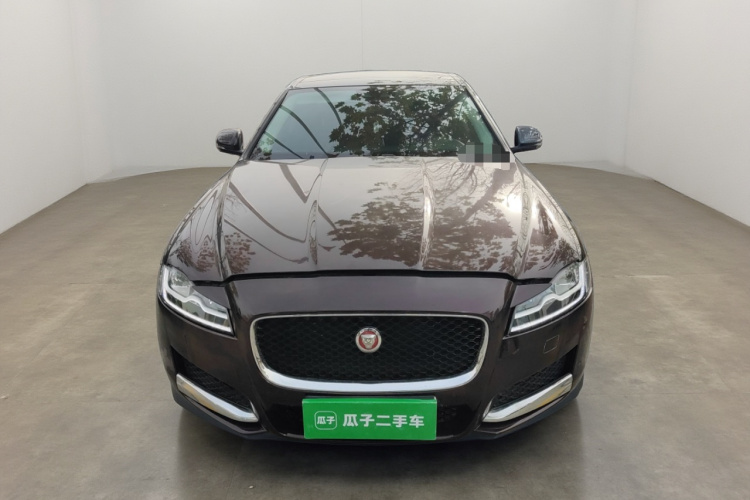 捷豹XF 2016款 XF 2.0T 两驱奢华版车身外观2