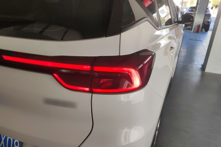 奇瑞 瑞虎7 2022款 超能版 1.5T CVT超能卫士车身外观9