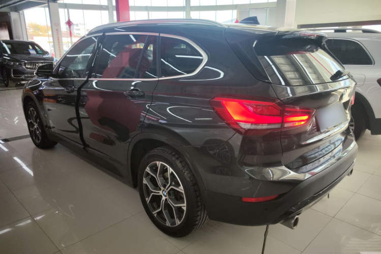 宝马X1 2022款 sDrive25Li 领先型车身外观6003