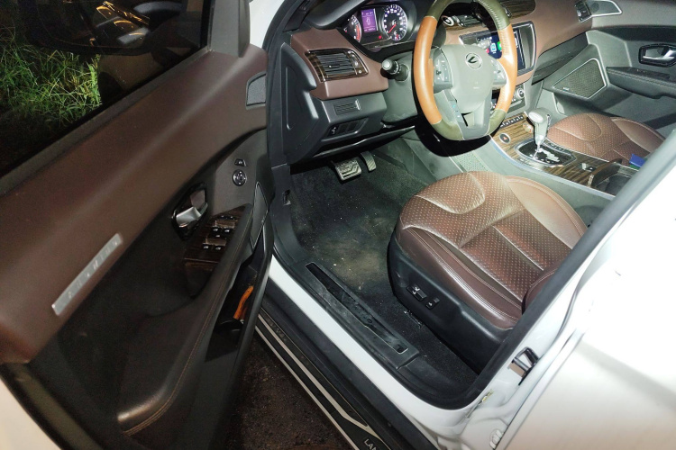 陆风X7 2015款 2.0T 全景尊贵版中控内饰7003