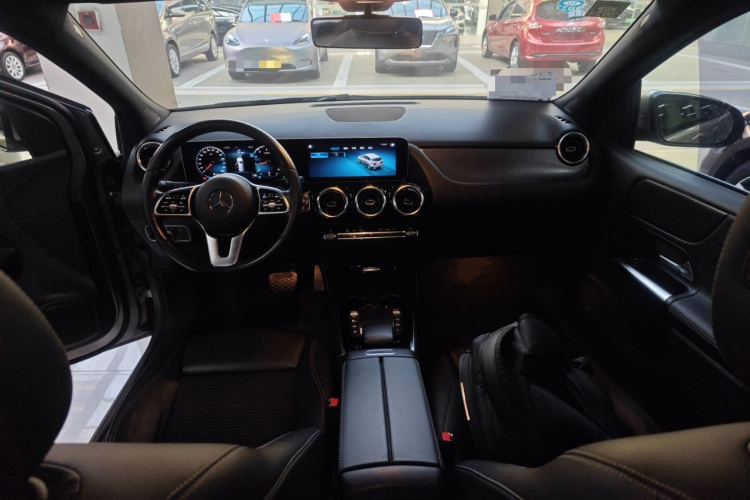 奔驰B级 2020款 B 180中控内饰12