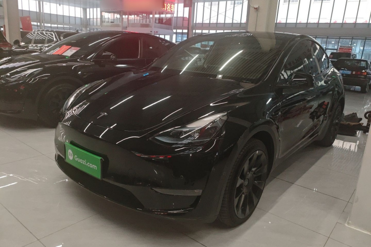 特斯拉 Model Y 2023款 长续航全轮驱动版车身外观4