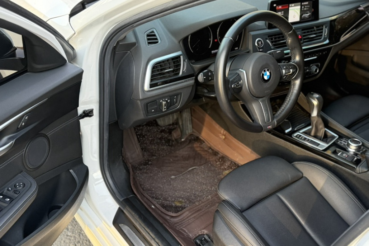 宝马1系 2019款 118i M运动套装中控内饰7006