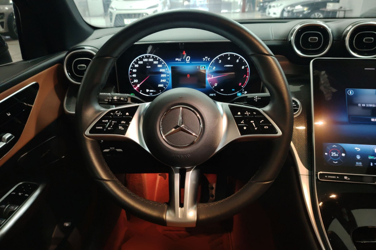 奔驰GLC 2023款 改款 GLC 260 L 4MATIC 动感型 5座中控内饰13