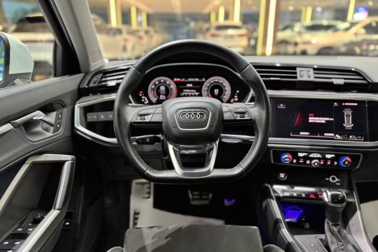 奥迪Q3 2023款 40 TFSI 时尚动感型中控内饰7002