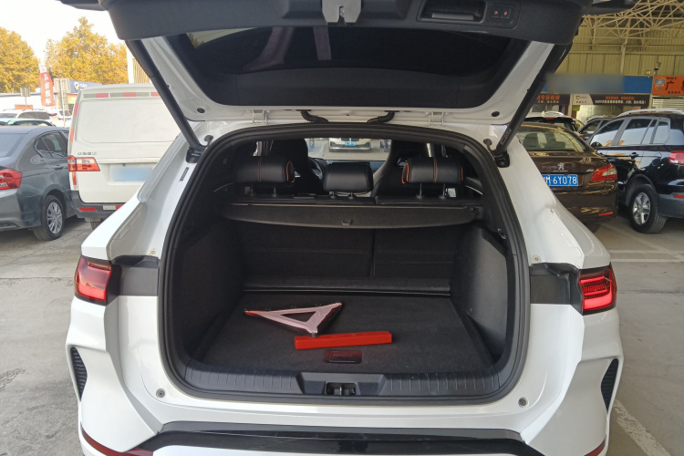 比亚迪 宋PLUS新能源 2023款 冠军版 EV 520KM 旗舰型机舱底盘23