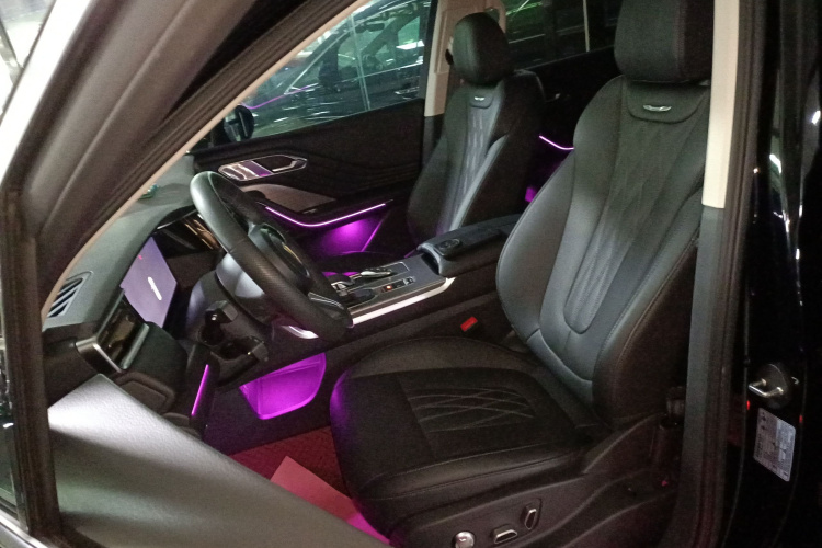 红旗HS7 2023款 2.0T 自动两驱旗享版 六座局部细节19