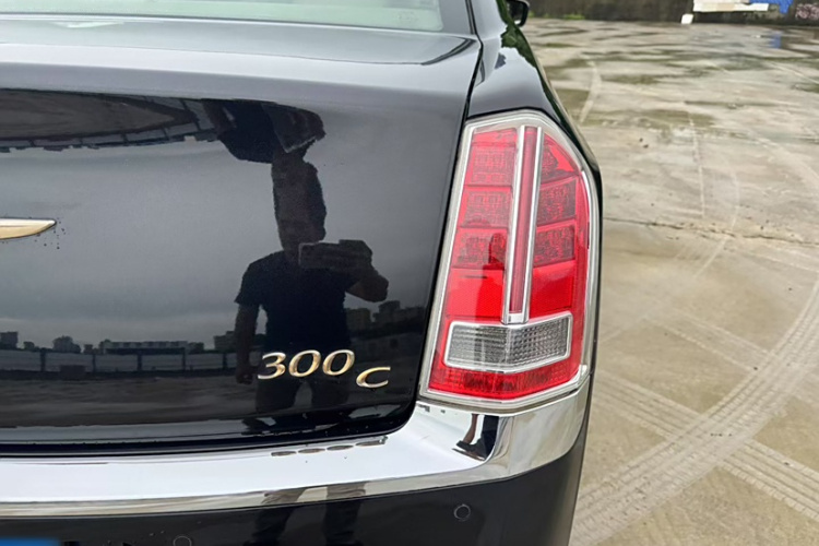 克莱斯勒300C(进口) 2013款 3.6L 尊适版车身外观6004