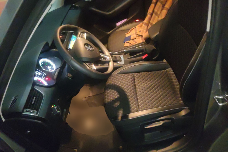 斯柯达 明锐 2019款 1.5L 自动智行豪华版 国V中控内饰19