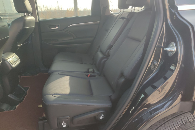 丰田 汉兰达 2021款 2.0T 四驱尊贵版 7座中控内饰21