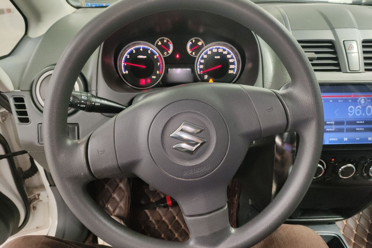 铃木 天语 SX4 2013款 1.6L 手动酷锐型中控内饰13