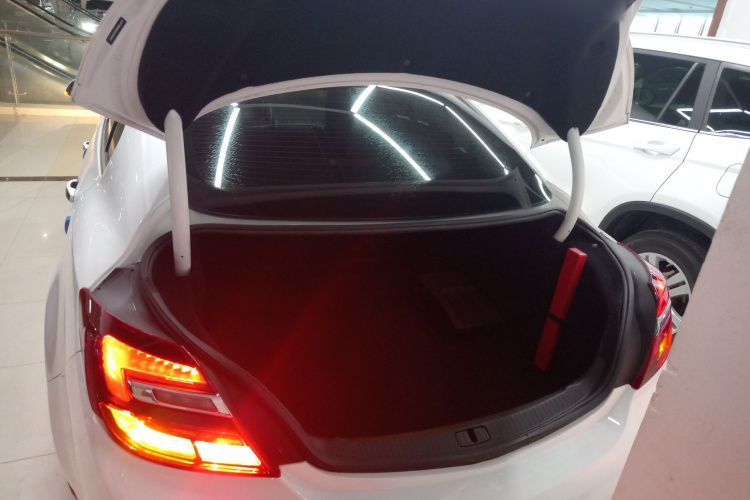 别克 君威 2015款 1.6T 精英技术型机舱底盘23