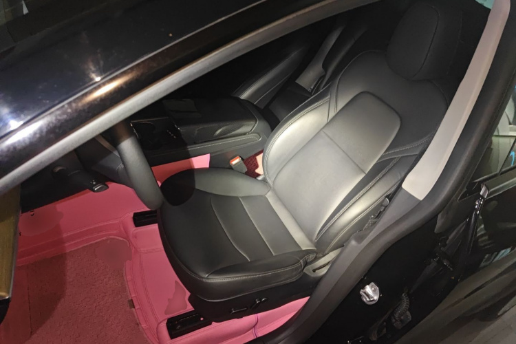 特斯拉 Model Y 2022款 改款 后轮驱动版中控内饰19