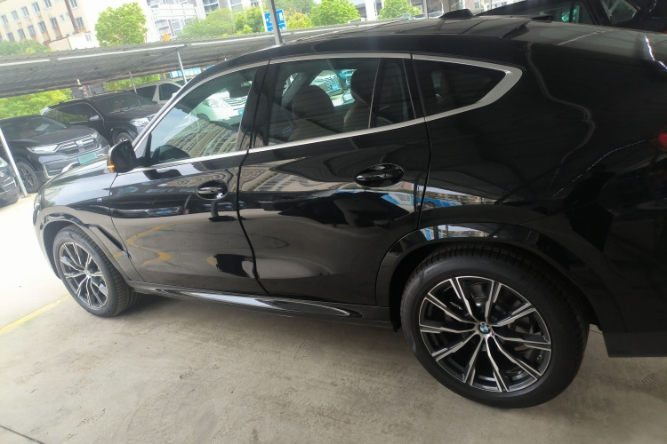 宝马X6 2023款 xDrive30i M运动套装车身外观4
